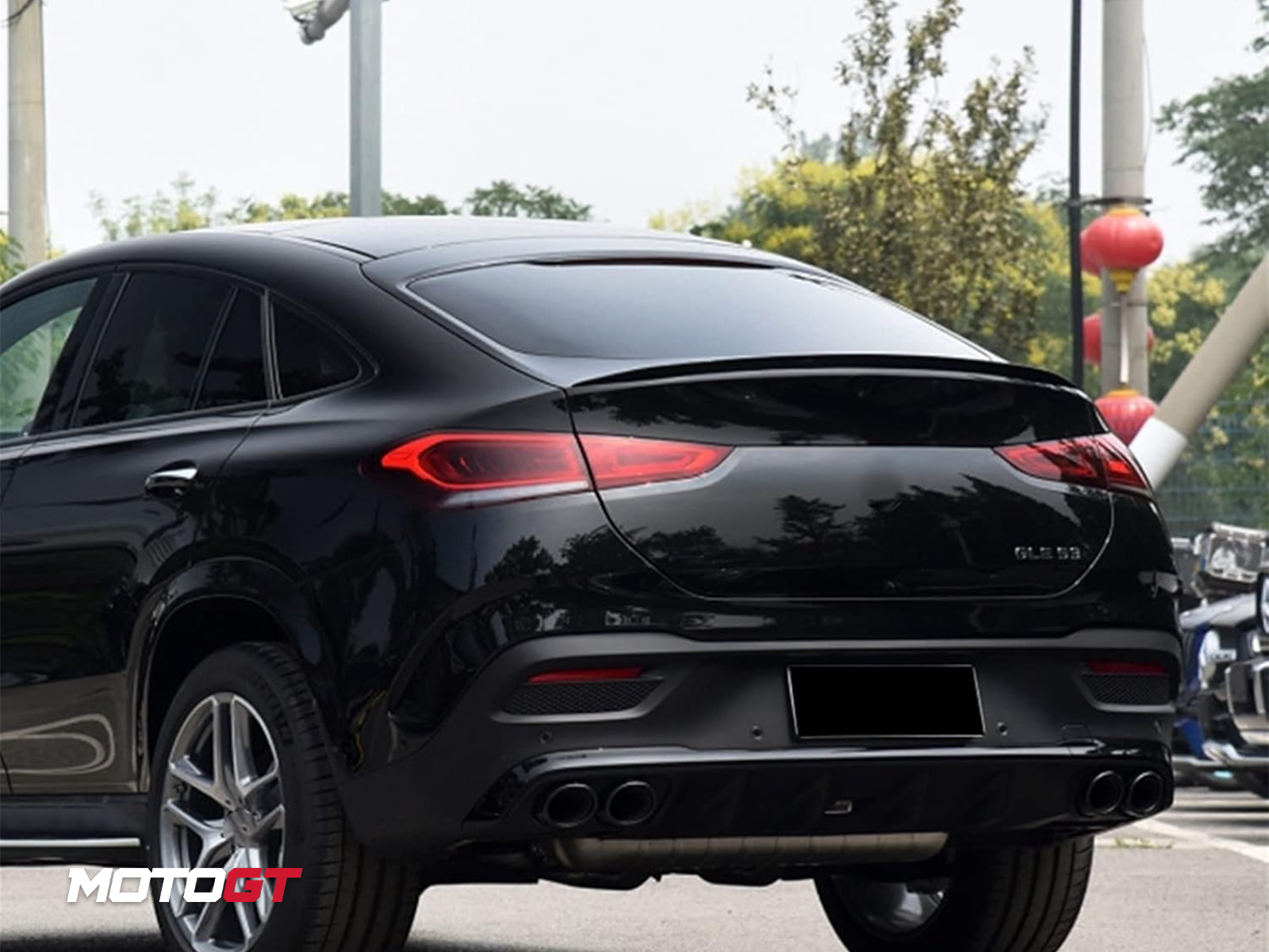 جناح رياضي خلفي أسود من فئة GLE — 3